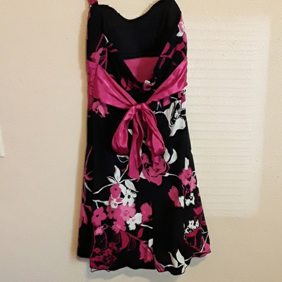 Black and pink halter dress - Picture 4 of 4